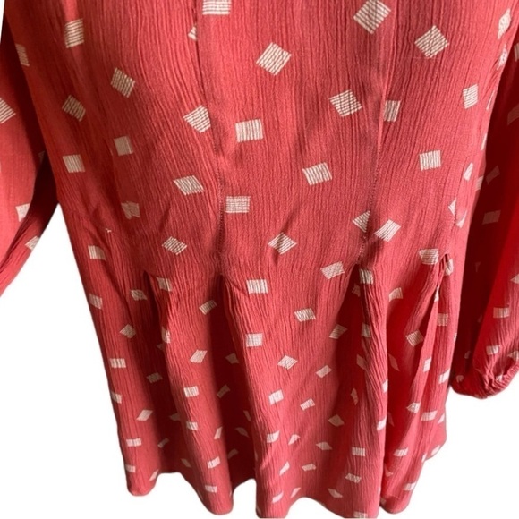 TORRID-FIT AND FLARE TOP-SIZE 1x - Picture 4 of 8